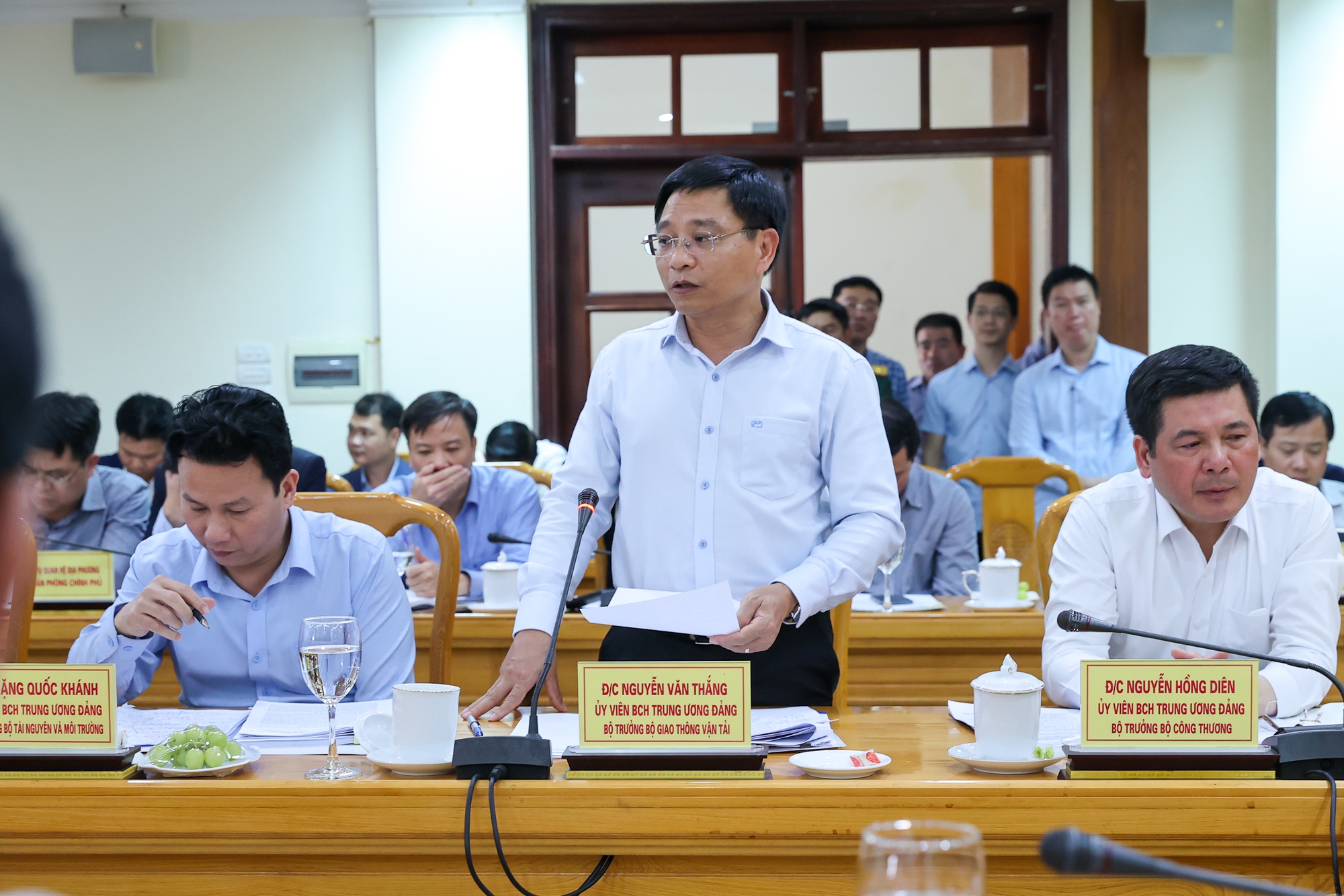 Phó thủ tướng: Rút ngắn thêm tiến độ để hoàn thành cao tốc qua Hà Tĩnh dịp 30/4- Ảnh 4. Phó thủ tướng: Rút ngắn thêm tiến độ để hoàn thành cao tốc qua Hà Tĩnh dịp 30/4- Ảnh 4.