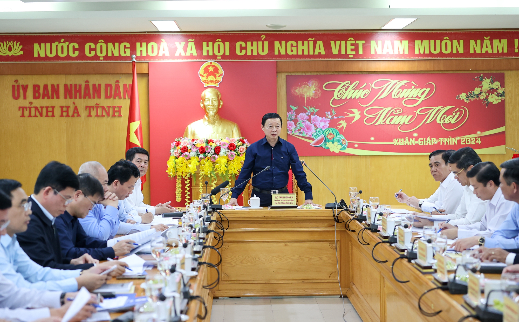 Phó thủ tướng: Rút ngắn thêm tiến độ để hoàn thành cao tốc qua Hà Tĩnh dịp 30/4- Ảnh 3. Phó thủ tướng: Rút ngắn thêm tiến độ để hoàn thành cao tốc qua Hà Tĩnh dịp 30/4- Ảnh 3.