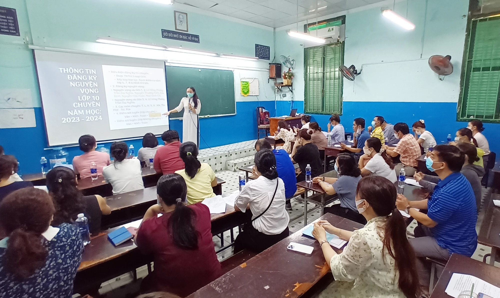 Có nên căn cứ điểm thi học kỳ làm áp lực tuyển sinh lớp 10?- Ảnh 2. Có nên căn cứ điểm thi học kỳ làm áp lực tuyển sinh lớp 10?- Ảnh 2.