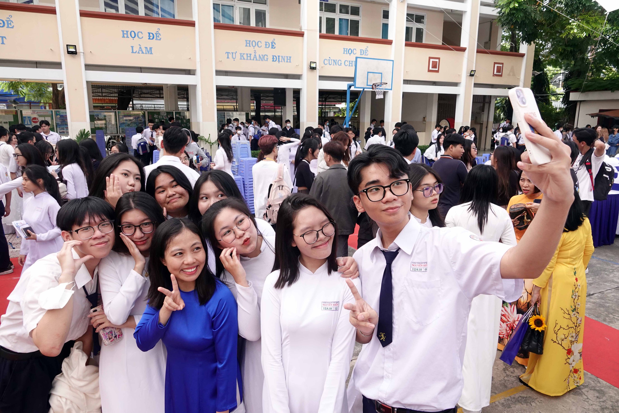 Năm 2024, nhiều chính sách 'có thực' để 'vực đạo' trong giáo dục- Ảnh 2. Năm 2024, nhiều chính sách 'có thực' để 'vực đạo' trong giáo dục- Ảnh 2.