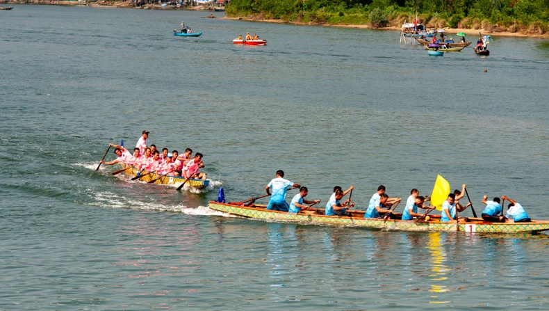 Sôi động giải đua thuyền truyền thống trên sông Cu Đê, Đà Nẵng ảnh 2