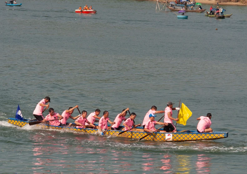 Sôi động giải đua thuyền truyền thống trên sông Cu Đê, Đà Nẵng ảnh 3