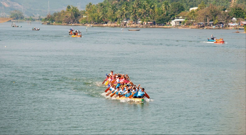 Sôi động giải đua thuyền truyền thống trên sông Cu Đê, Đà Nẵng ảnh 5