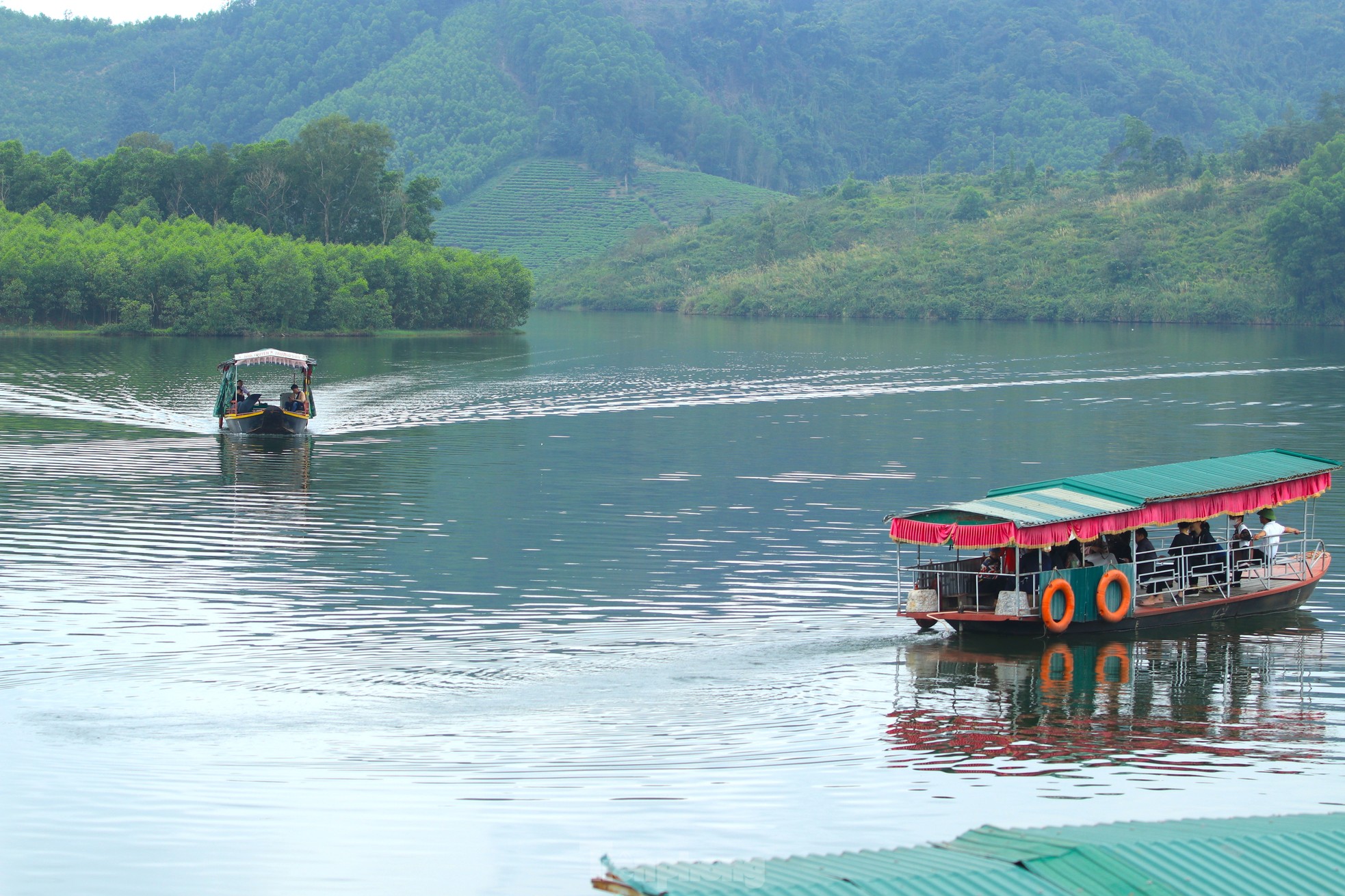 Giới trẻ nườm nượp đến check in 'Vịnh Hạ Long xứ Nghệ' ảnh 9
