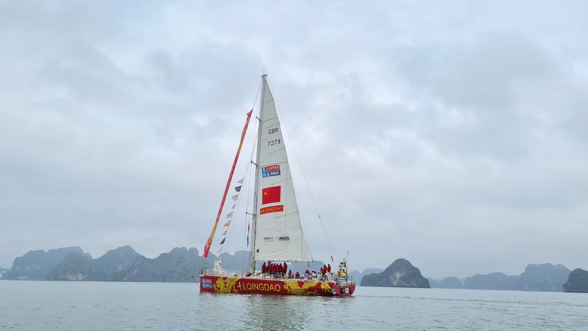 Cận cảnh dàn thuyền buồm vòng quanh thế giới đến vịnh Hạ Long ảnh 9