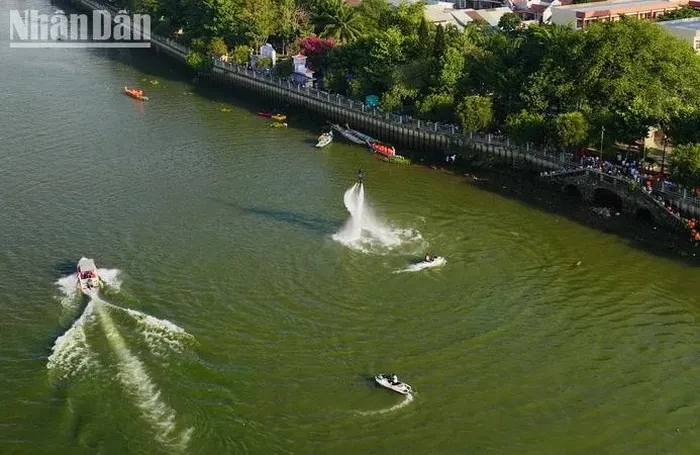 Mãn nhãn với màn biểu diễn Fly Board trên sông Đồng Nai ảnh 7