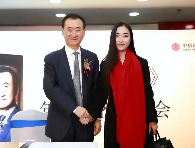Kịp thời đưa tấm danh thiếp bỏ quên, cô gái chỉ tốt nghiệp trung cấp lập tức được tỷ phú tuyển làm thư ký riêng, lương năm tới 3,4 tỷ đồng, đãi ngộ đặc biệt hiếm có - Ảnh 6. Kịp thời đưa tấm danh thiếp bỏ quên, cô gái chỉ tốt nghiệp trung cấp lập tức được tỷ phú tuyển làm thư ký riêng, lương năm tới 3,4 tỷ đồng, đãi ngộ đặc biệt hiếm có - Ảnh 6.