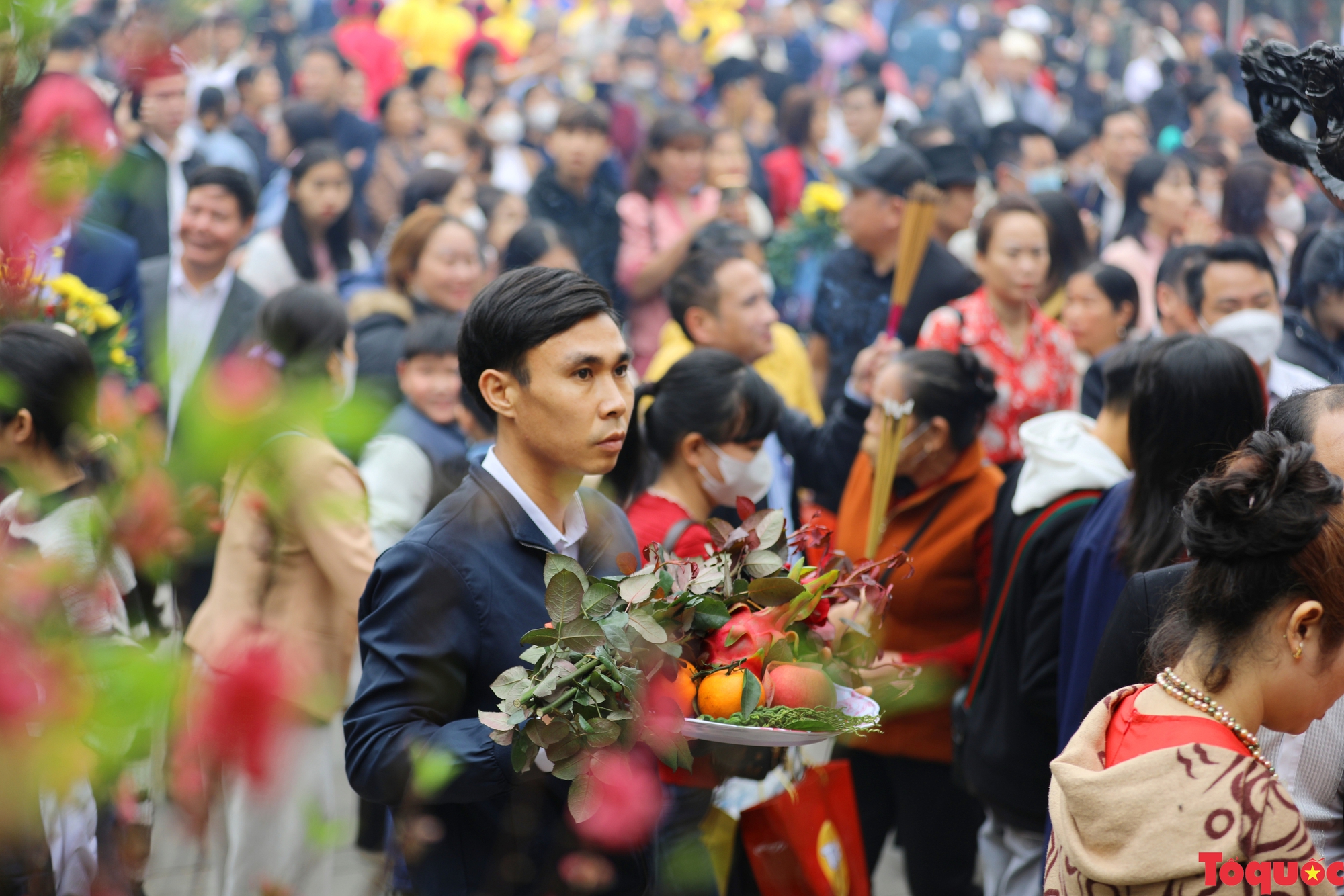 Đền Mẫu Âu Cơ đón hàng chục nghìn du khách trong ngày giỗ Tổ Mẫu Âu Cơ - Ảnh 7. Đền Mẫu Âu Cơ đón hàng chục nghìn du khách trong ngày giỗ Tổ Mẫu Âu Cơ - Ảnh 7.