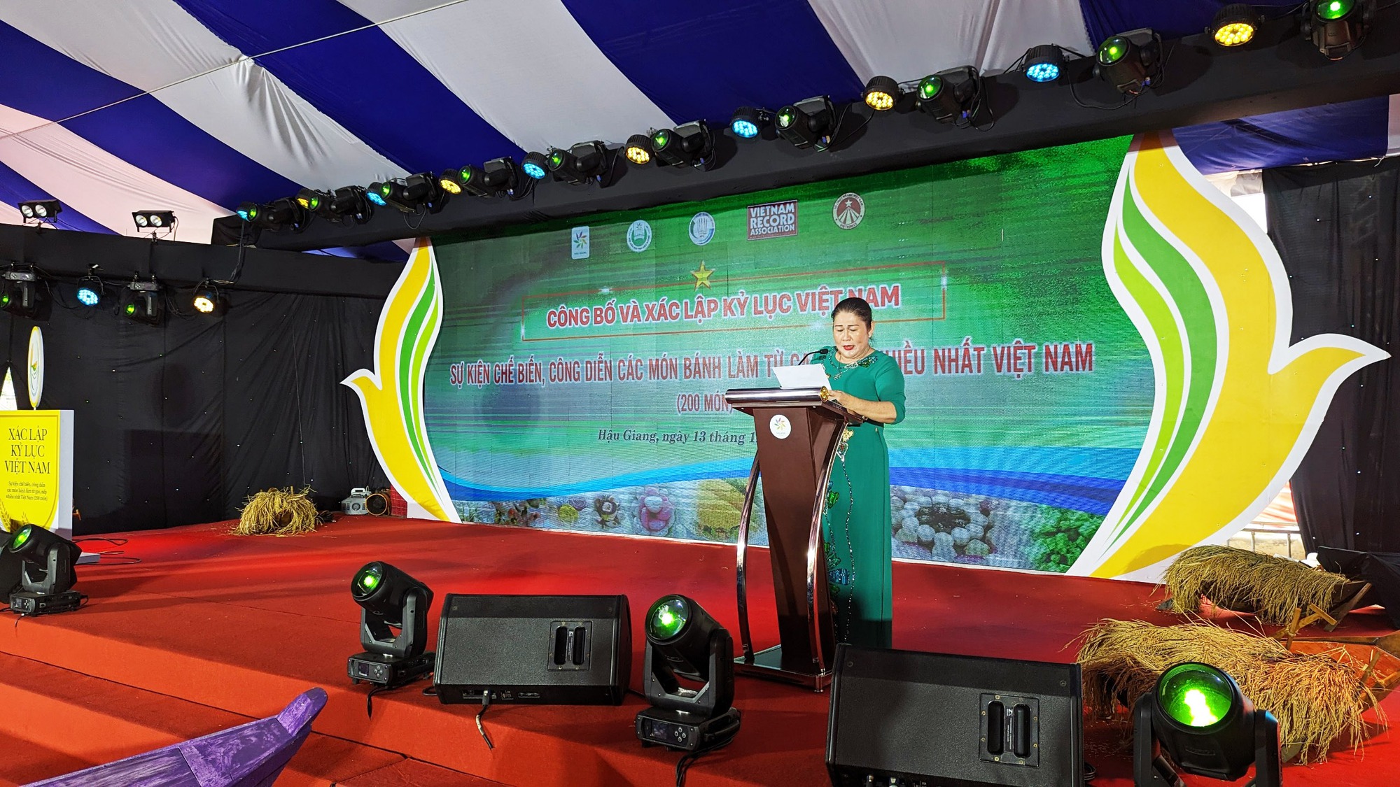Thêm một kỷ lục mới được xác lập tại Hậu Giang- Ảnh 2. Thêm một kỷ lục mới được xác lập tại Hậu Giang- Ảnh 2.
