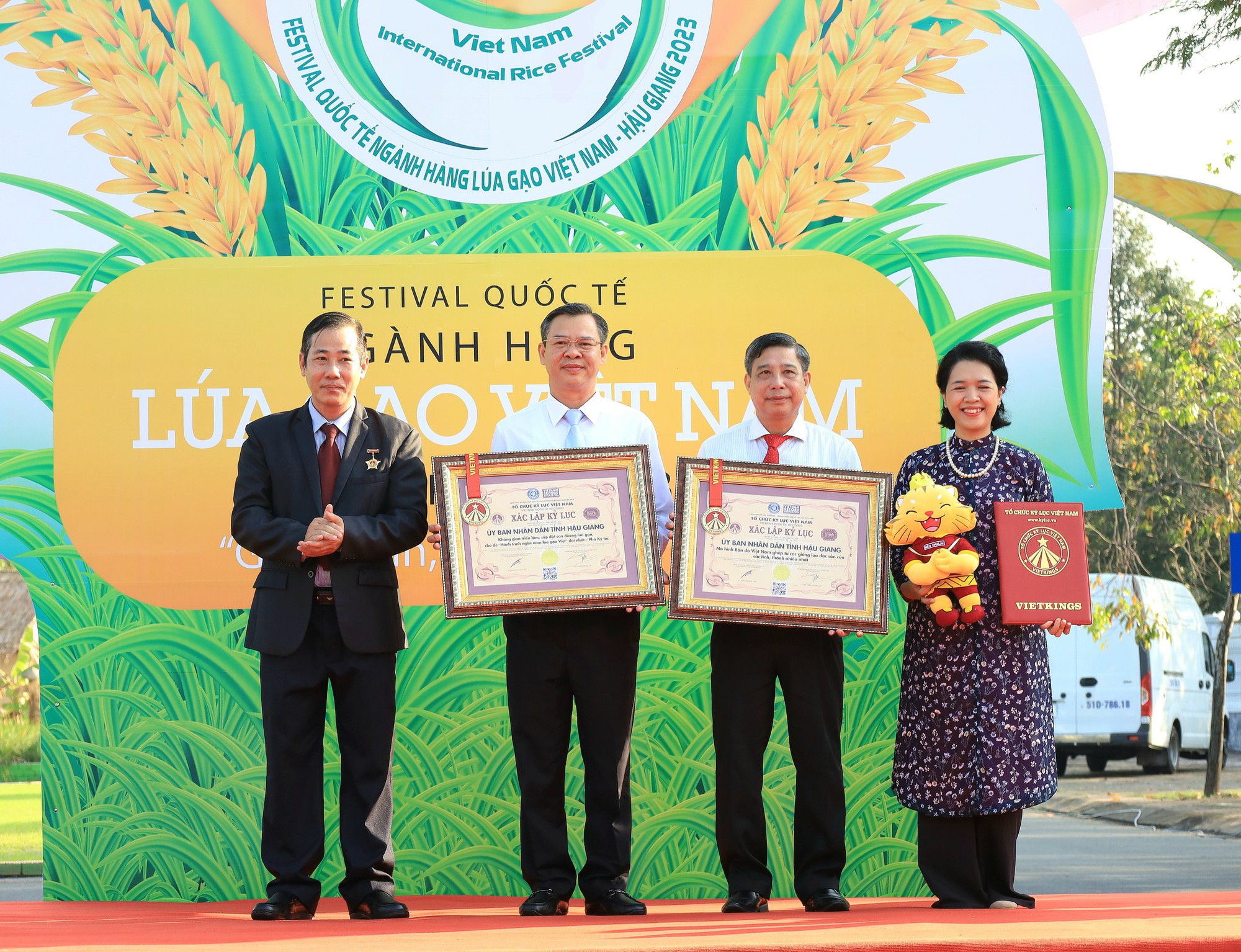 Thêm một kỷ lục mới được xác lập tại Hậu Giang- Ảnh 7. Thêm một kỷ lục mới được xác lập tại Hậu Giang- Ảnh 7.