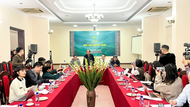 Ngày thơ Việt Nam 2024: Tôn vinh khối đại đoàn kết dân tộc - Ảnh 2. Ngày thơ Việt Nam 2024: Tôn vinh khối đại đoàn kết dân tộc - Ảnh 2.