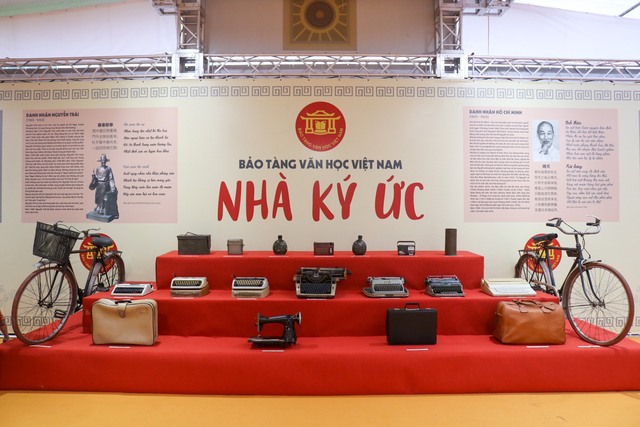 Ngày thơ Việt Nam 2024: Tôn vinh khối đại đoàn kết dân tộc - Ảnh 4. Ngày thơ Việt Nam 2024: Tôn vinh khối đại đoàn kết dân tộc - Ảnh 4.