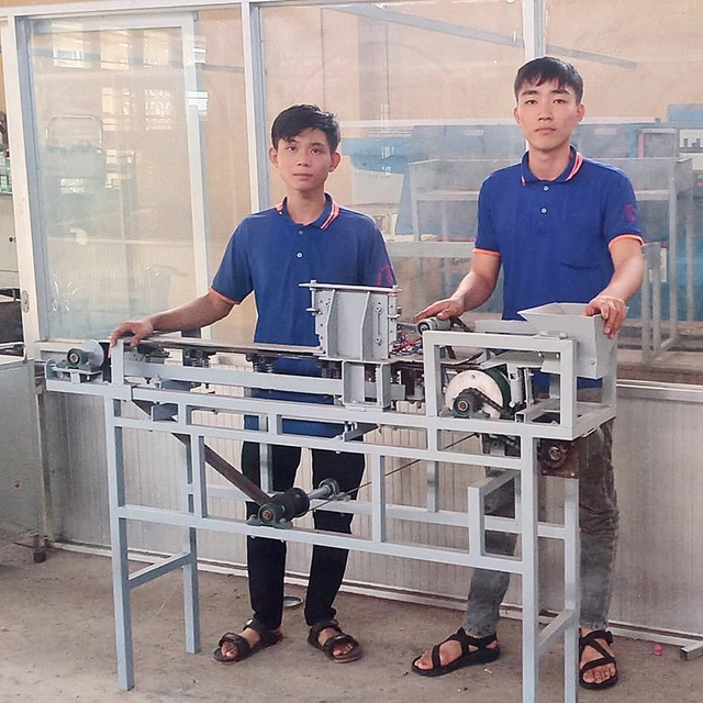 Hai nam sinh kiếm hơn chục triệu đồng/tháng từ những chiếc máy đơn giản - Ảnh 3. Hai nam sinh kiếm hơn chục triệu đồng/tháng từ những chiếc máy đơn giản - Ảnh 3.