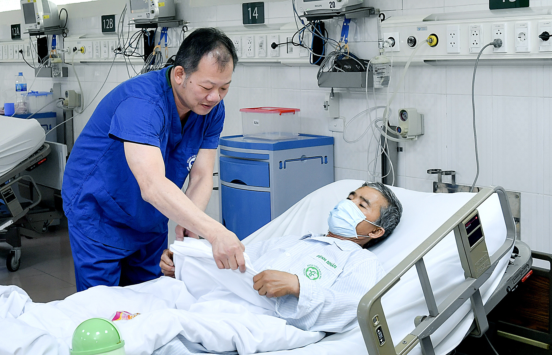 Những gia đình gặp nhau, yêu nhau, lớn lên cùng nhau... trong bệnh viện - Ảnh 3. Những gia đình gặp nhau, yêu nhau, lớn lên cùng nhau... trong bệnh viện - Ảnh 3.