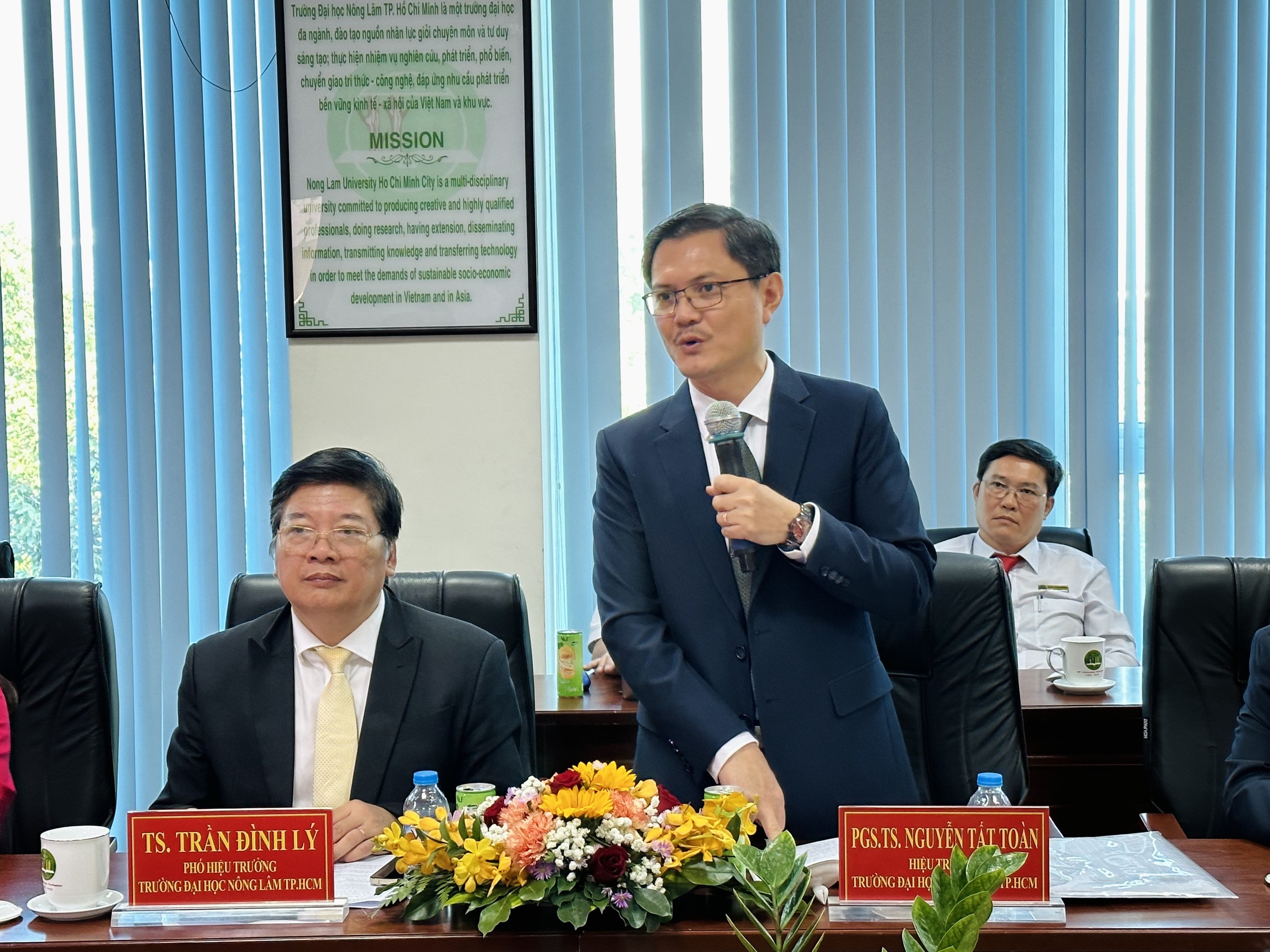 Bộ trưởng Bộ GD-ĐT Nguyễn Kim Sơn muốn biết mức thu nhập thấp nhất của giảng viên- Ảnh 2. Bộ trưởng Bộ GD-ĐT Nguyễn Kim Sơn muốn biết mức thu nhập thấp nhất của giảng viên- Ảnh 2.