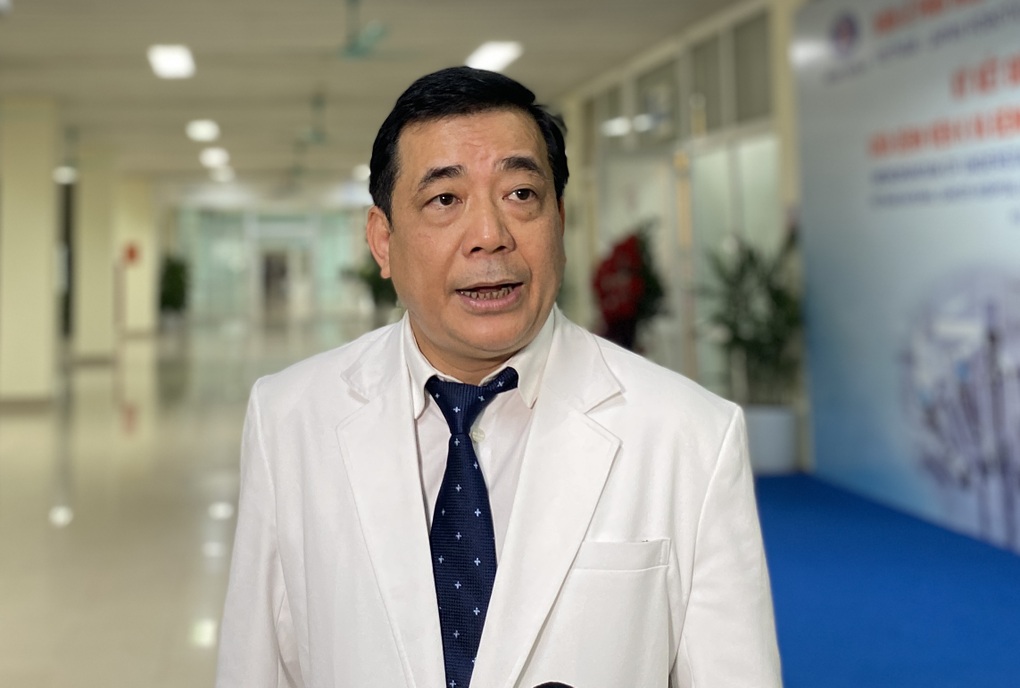 Bệnh nhân ung thư được mổ cắt gan bằng robot hiện đại - 2 Bệnh nhân ung thư được mổ cắt gan bằng robot hiện đại - 2