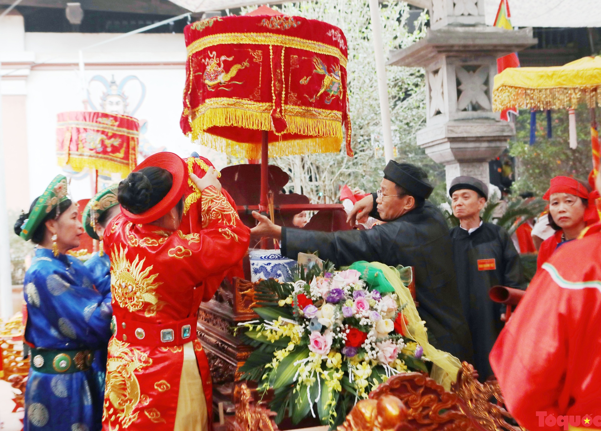 Độc đáo lễ rước nước trong Lễ hội Đền Du Yến ở Phú Thọ - Ảnh 12. Độc đáo lễ rước nước trong Lễ hội Đền Du Yến ở Phú Thọ - Ảnh 12.