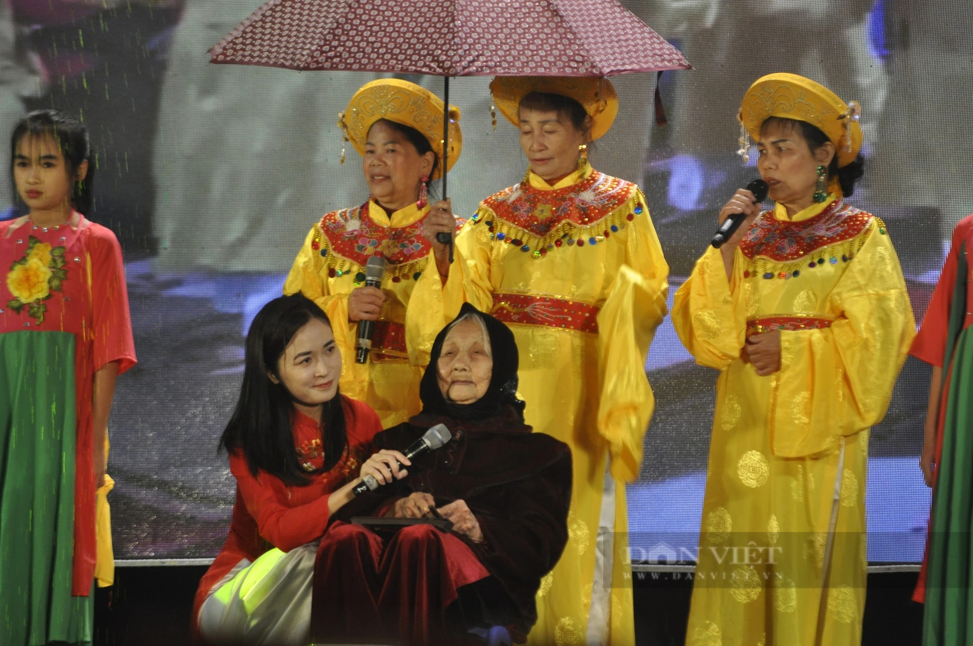 Huyện đầu tiên của cả nước đạt chuẩn nông thôn mới nâng cao là một huyện giàu truyền thống văn hóa của tỉnh Quảng Ninh- Ảnh 3.