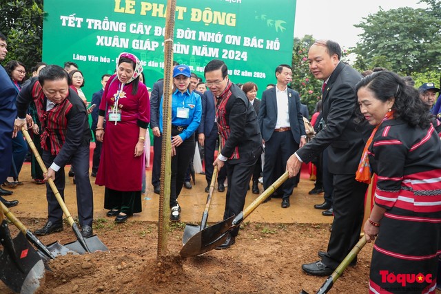 Chủ tịch nước Võ Văn Thưởng: Quan tâm phát triển toàn diện, chú trọng phát triển văn hóa vùng đồng bào dân tộc thiểu số, vùng sâu, vùng xa, vùng biên giới và hải đảo - Ảnh 5.