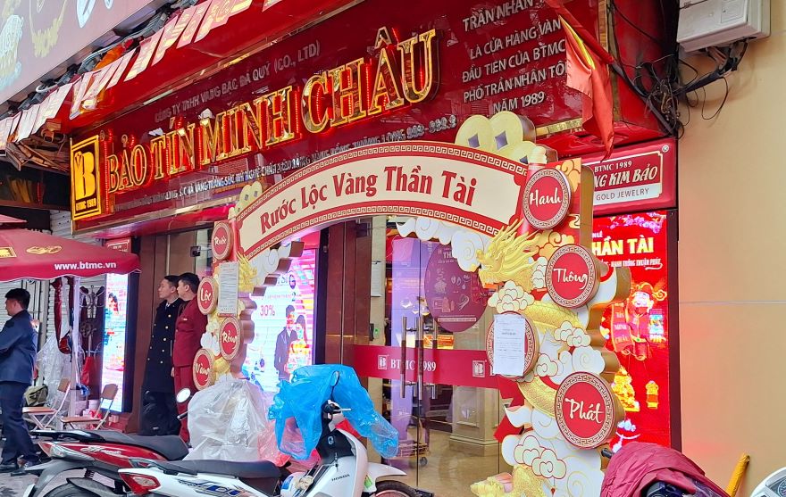 Ghi nhận tại cửa hàng kinh doanh vàng trên địa bàn TP. Hà Nội. Ảnh: Đền Phú