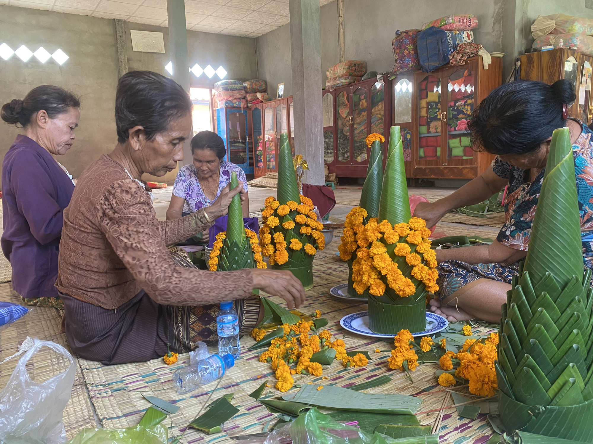 Và học làm tháp hoa.