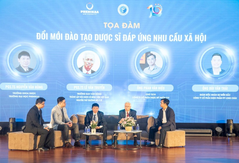 Hướng tới đào tạo nguồn nhân lực dược chất lượng cao cho xã hội
- Ảnh 2. Hướng tới đào tạo nguồn nhân lực dược chất lượng cao cho xã hội
- Ảnh 2.