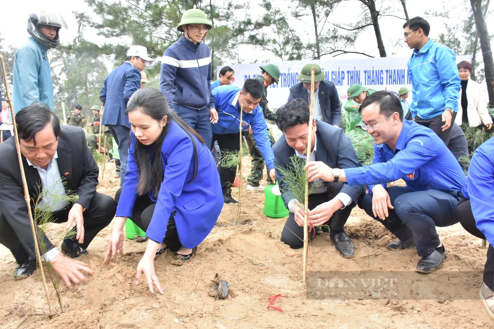 Bộ Tài nguyên và Môi trường trồng 120.000 cây phi lao chắn sóng, khởi công xây dựng nhà lưu niệm Anh hùng Phan Đình Giót- Ảnh 9.