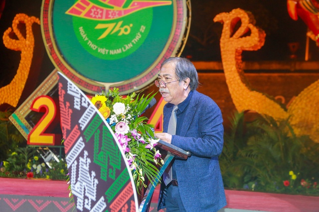Thơ ca Việt Nam hòa chung "nhịp đập" trong chương trình nghệ thuật Đêm thơ - Ảnh 3. Thơ ca Việt Nam hòa chung "nhịp đập" trong chương trình nghệ thuật Đêm thơ - Ảnh 3.