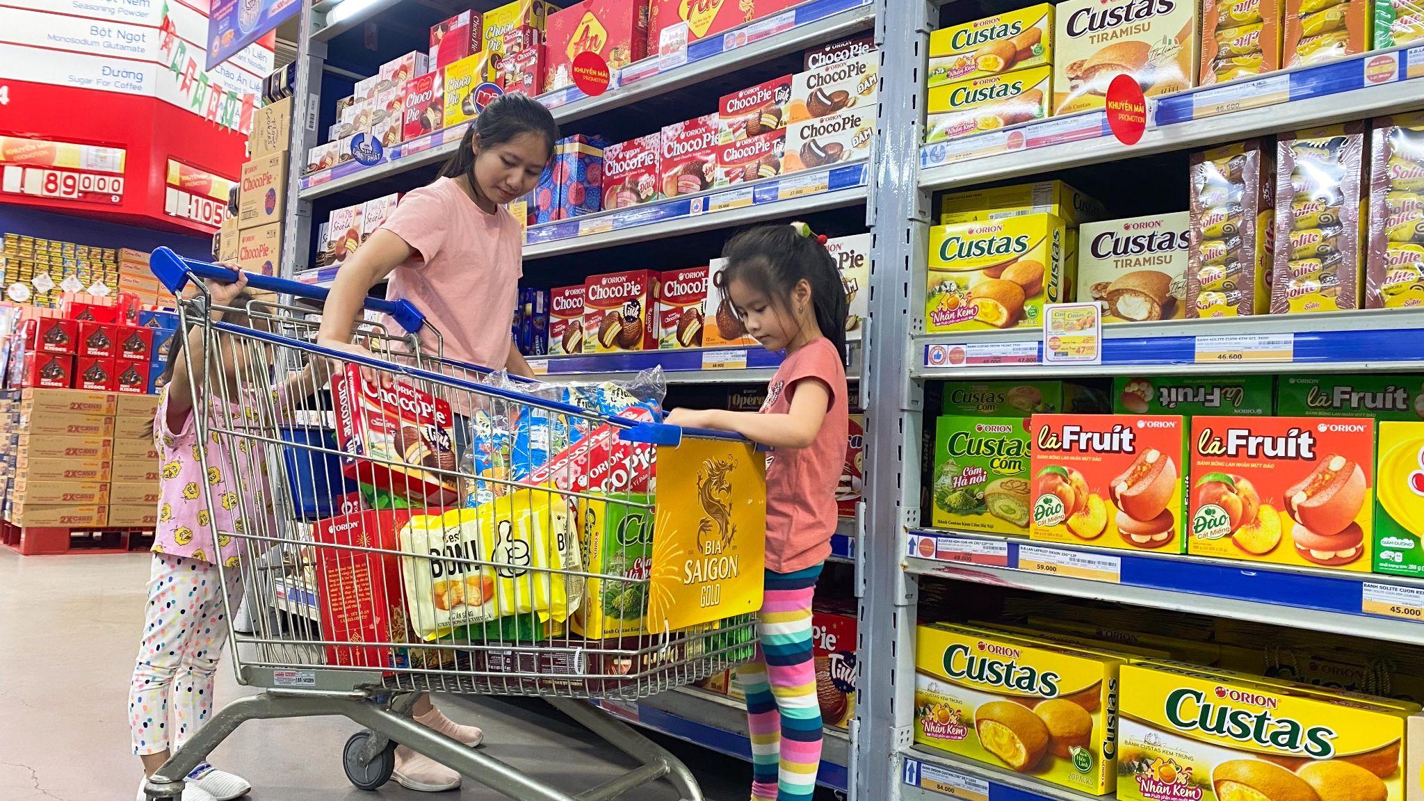 Bộ quà tặng từ Orion trở thành "cánh tay" đắc lực giúp chị em chu toàn ngày Tết
- Ảnh 2. Bộ quà tặng từ Orion trở thành "cánh tay" đắc lực giúp chị em chu toàn ngày Tết
- Ảnh 2.