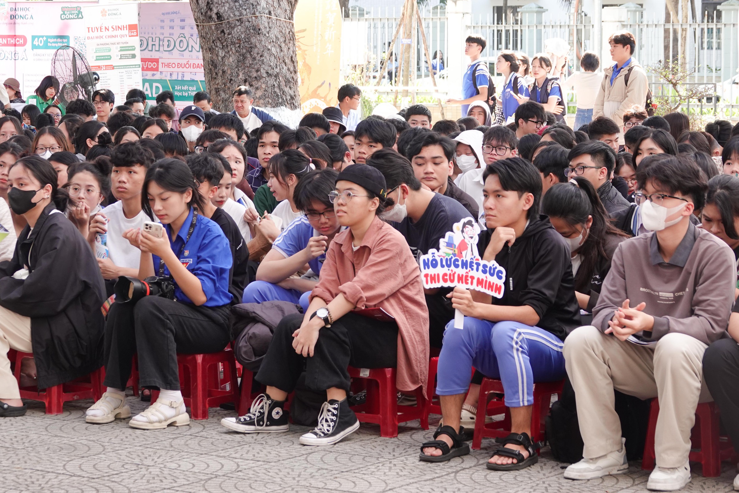 Tư vấn mùa thi: 'Ở bất cứ nơi đâu, phải luôn có năng lực tự thân'- Ảnh 4. Tư vấn mùa thi: 'Ở bất cứ nơi đâu, phải luôn có năng lực tự thân'- Ảnh 4.