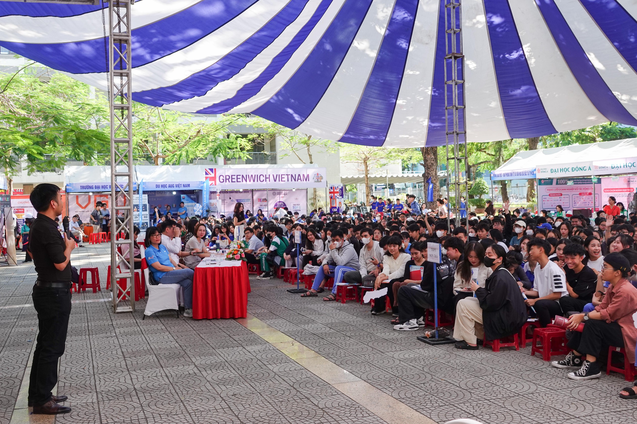 Tư vấn mùa thi: 'Ở bất cứ nơi đâu, phải luôn có năng lực tự thân'- Ảnh 5. Tư vấn mùa thi: 'Ở bất cứ nơi đâu, phải luôn có năng lực tự thân'- Ảnh 5.