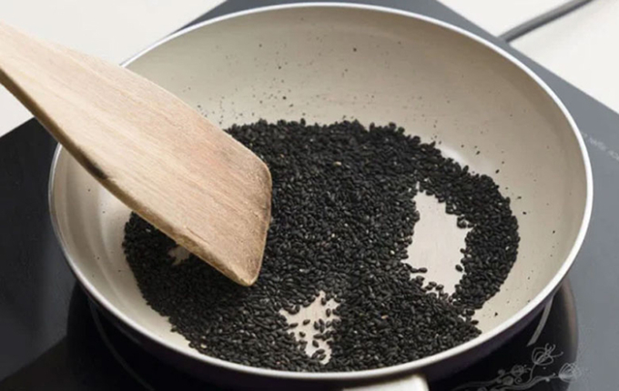 3 loại hạt màu đen được mệnh danh là “tam bảo” giúp phụ nữ già chậm, da đẹp, ổn định nội tiết tố - Ảnh 2. 3 loại hạt màu đen được mệnh danh là “tam bảo” giúp phụ nữ già chậm, da đẹp, ổn định nội tiết tố - Ảnh 2.