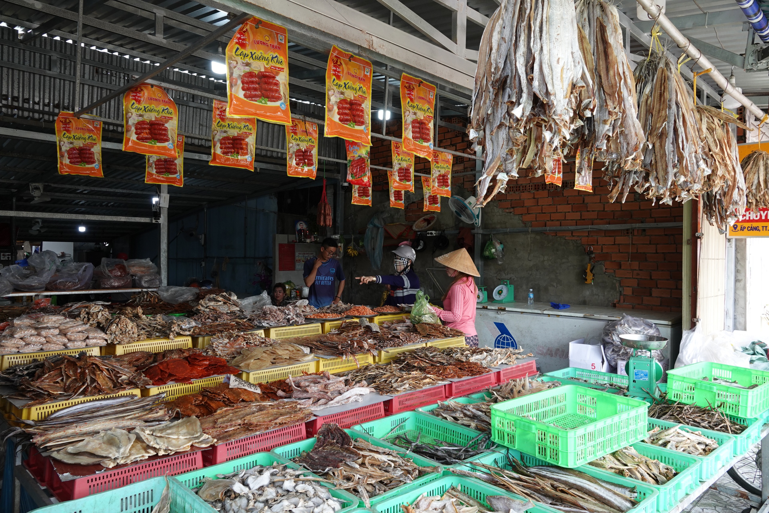Ghé làng khô cá biển Sóc Trăng, choáng ngợp trước 50 loại khô- Ảnh 5. Ghé làng khô cá biển Sóc Trăng, choáng ngợp trước 50 loại khô- Ảnh 5.
