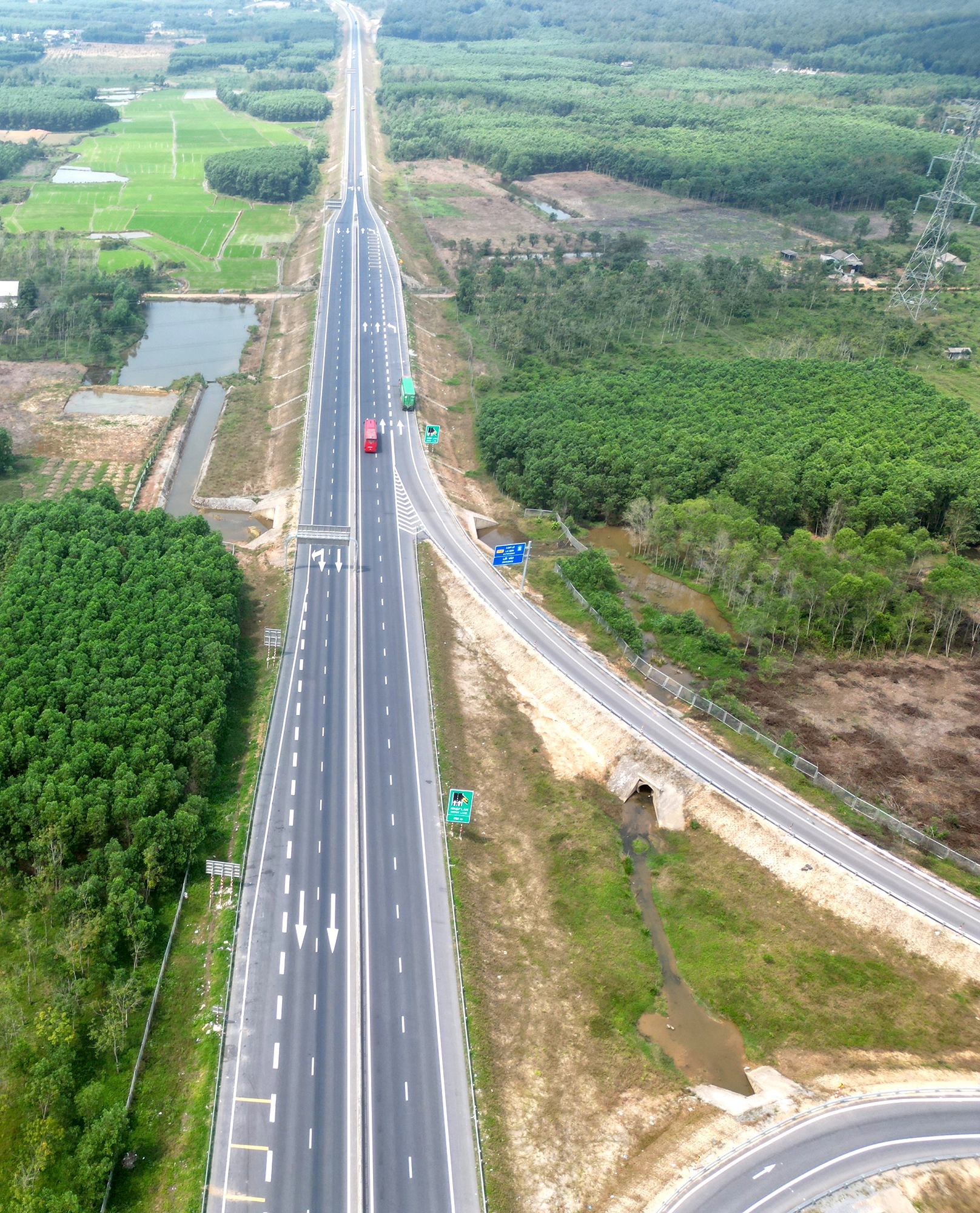 Phân kỳ hợp lý để có 5.000km cao tốc- Ảnh 2. Phân kỳ hợp lý để có 5.000km cao tốc- Ảnh 2.