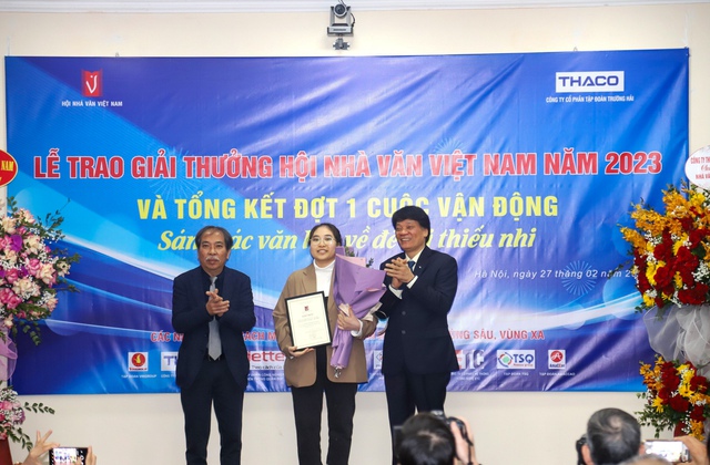 Vinh danh các tác phẩm văn học xuất xắc đoạt Giải thưởng Hội Nhà văn Việt Nam - Ảnh 4. Vinh danh các tác phẩm văn học xuất xắc đoạt Giải thưởng Hội Nhà văn Việt Nam - Ảnh 4.