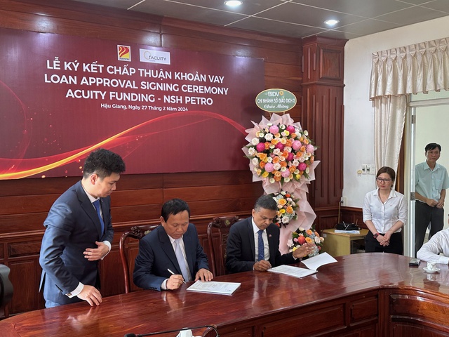 Đại diện NSH Petro và Acuity Funding ký kết văn bản Đại diện NSH Petro và Acuity Funding ký kết văn bản