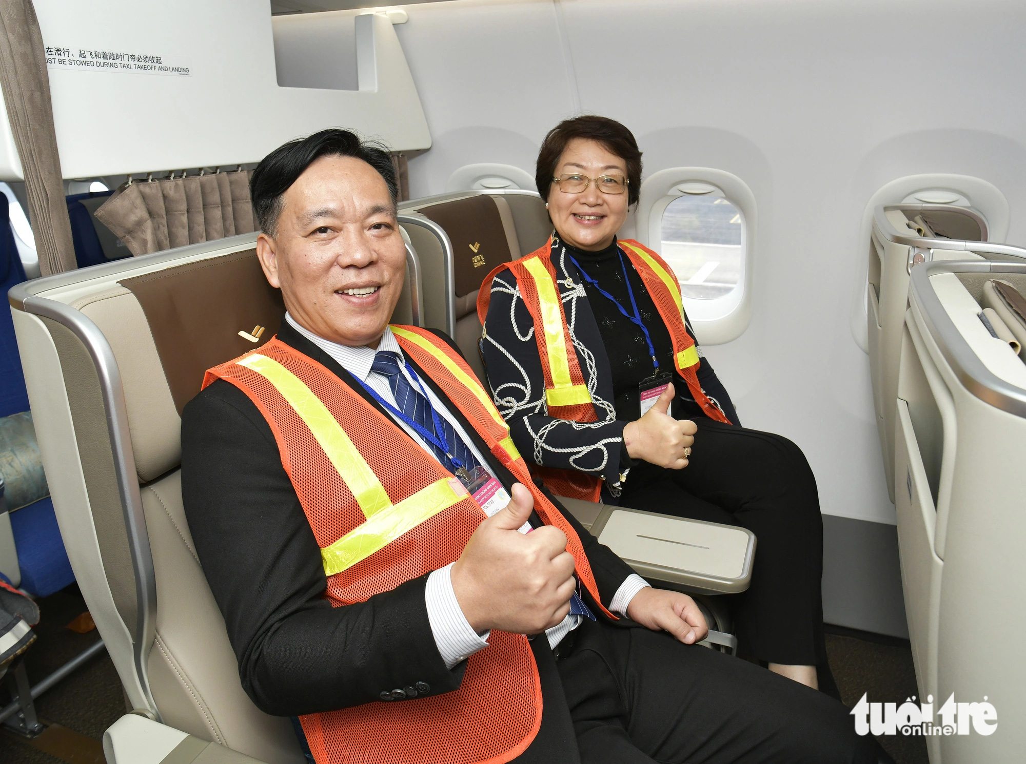 Xem nội thất máy bay Trung Quốc đang kỳ vọng cạnh tranh với Boeing, Airbus- Ảnh 6. Ghế tại khoang hạng thương gia có chức năng massage - Ảnh: T.DƯƠNG
