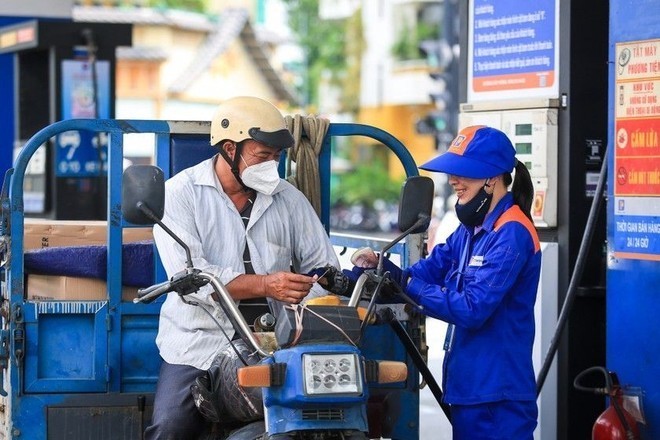 Giá xăng dầu hôm nay ngày 1/2/2024: Xăng tăng từ 742-753 đồng/lít; giá dầu cũng tăng