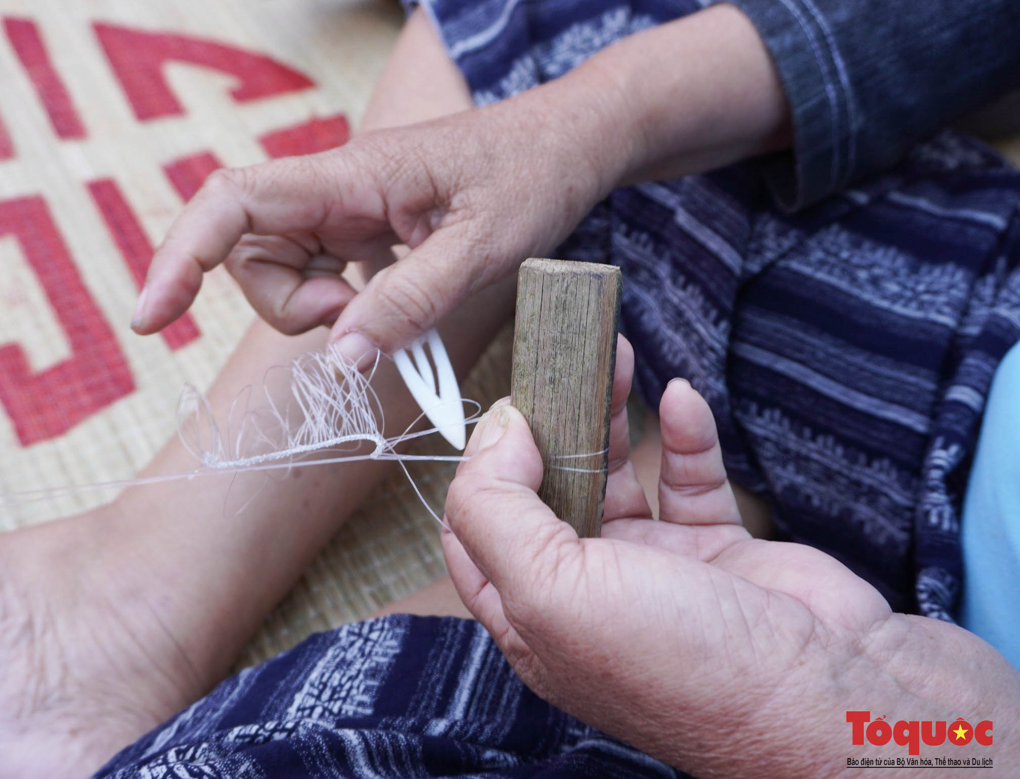 Du khách hào hứng tham gia lễ hội cầu ngư tại Đà Nẵng - Ảnh 12. Du khách hào hứng tham gia lễ hội cầu ngư tại Đà Nẵng - Ảnh 12.