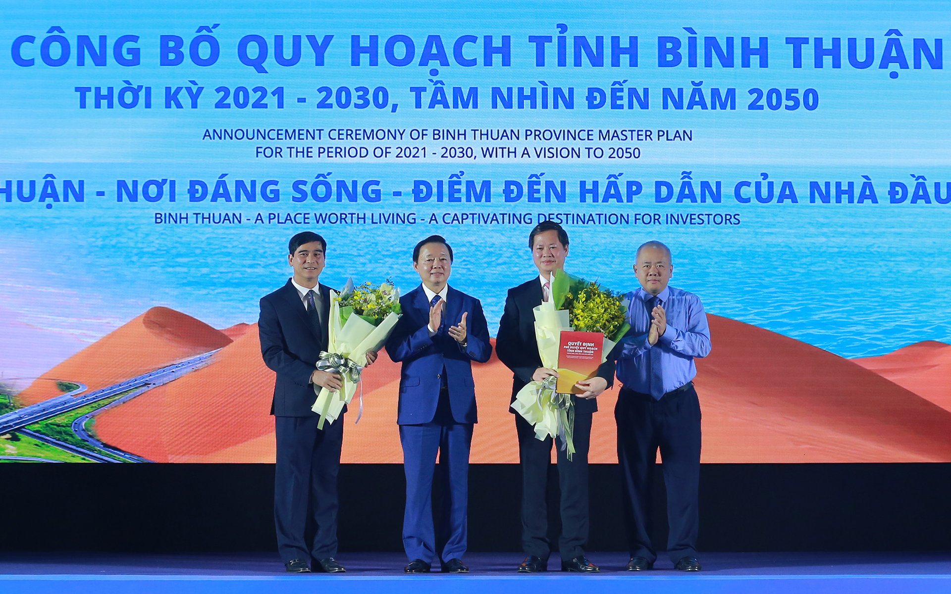 Năng lượng tái tạo là đột phá ưu tiên, quan trọng của Bình Thuận- Ảnh 2. Năng lượng tái tạo là đột phá ưu tiên, quan trọng của Bình Thuận- Ảnh 2.