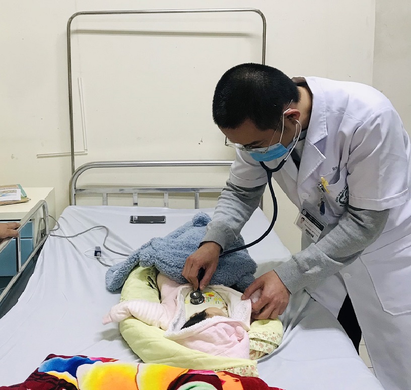 Em bé mắc tim bẩm sinh phức tạp được can thiệp ngay khi chào đời - Ảnh 2. Em bé mắc tim bẩm sinh phức tạp được can thiệp ngay khi chào đời - Ảnh 2.