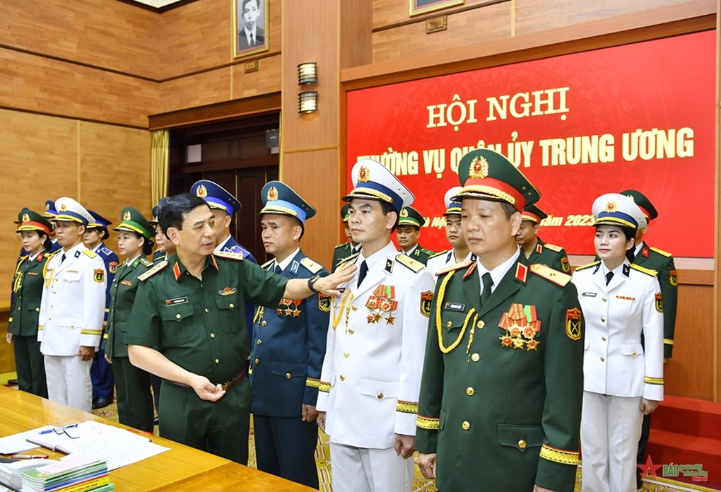 Quân đội hướng tới bỏ chiếc mũ mềm của nữ sĩ quan - 2 Quân đội hướng tới bỏ chiếc mũ mềm của nữ sĩ quan - 2