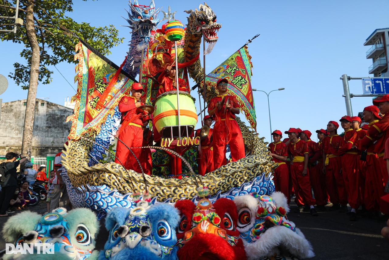 Tiên nữ xuống phố hòa vào Lễ hội Tết Nguyên tiêu ở TPHCM - 4 Tiên nữ xuống phố hòa vào Lễ hội Tết Nguyên tiêu ở TPHCM - 4