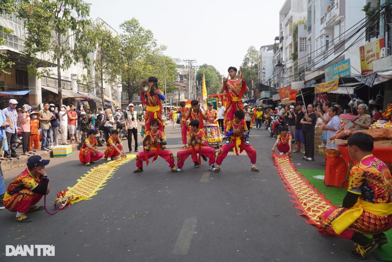 Người dân hóa trang thần tiên, diễu hành lễ nghinh thần độc đáo ở Biên Hòa - 12