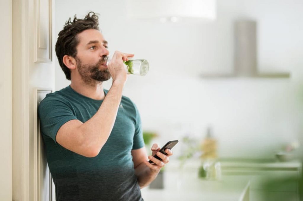 6 biện pháp giúp tăng lượng nước cho cơ thể để tránh các vấn đề tim mạch- Ảnh 2. DRINK-WATER-–-1-1024x681