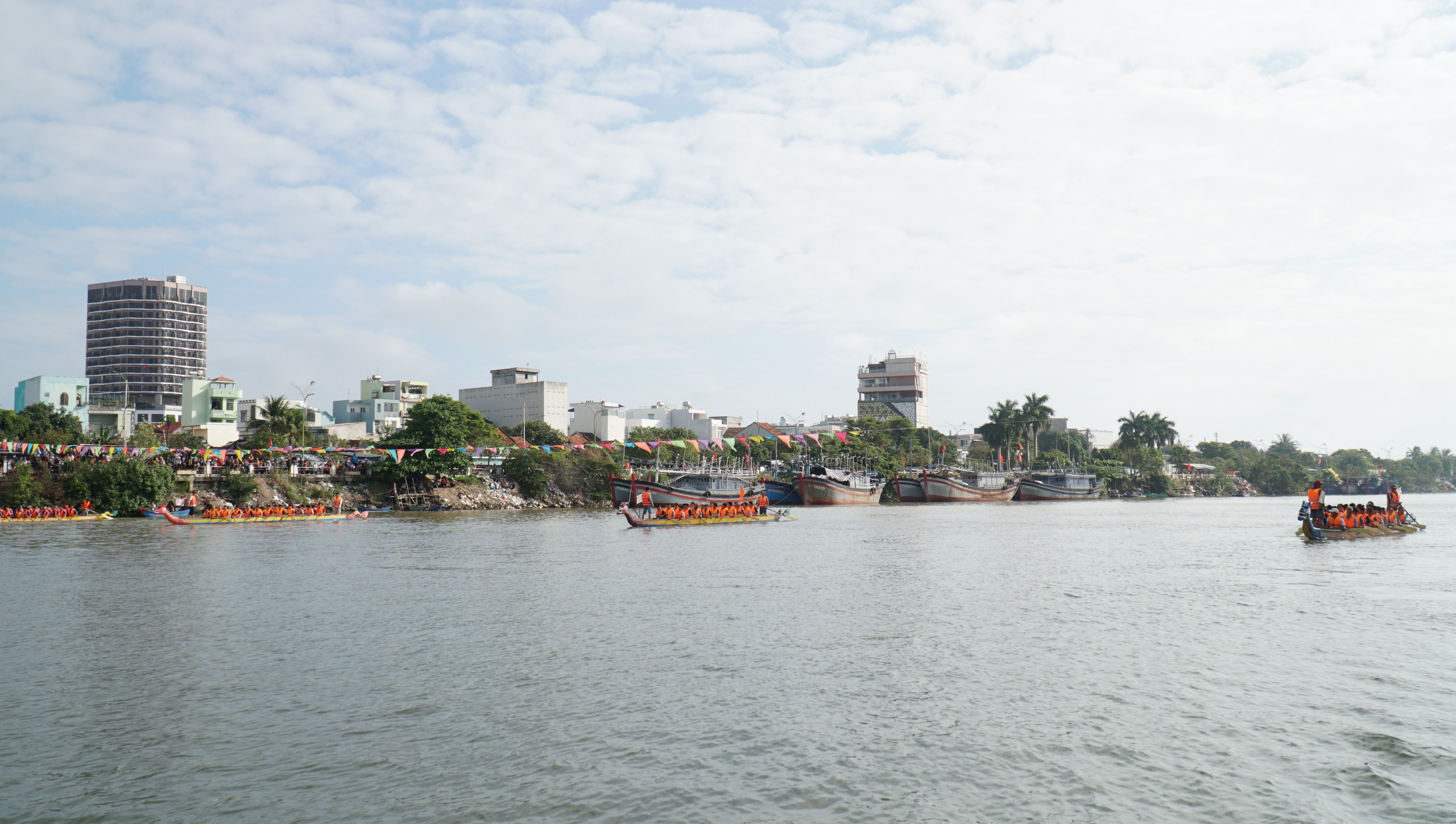 768 vận động viên tranh tài đua thuyền rồng trên sông Đà Rằng- Ảnh 1.