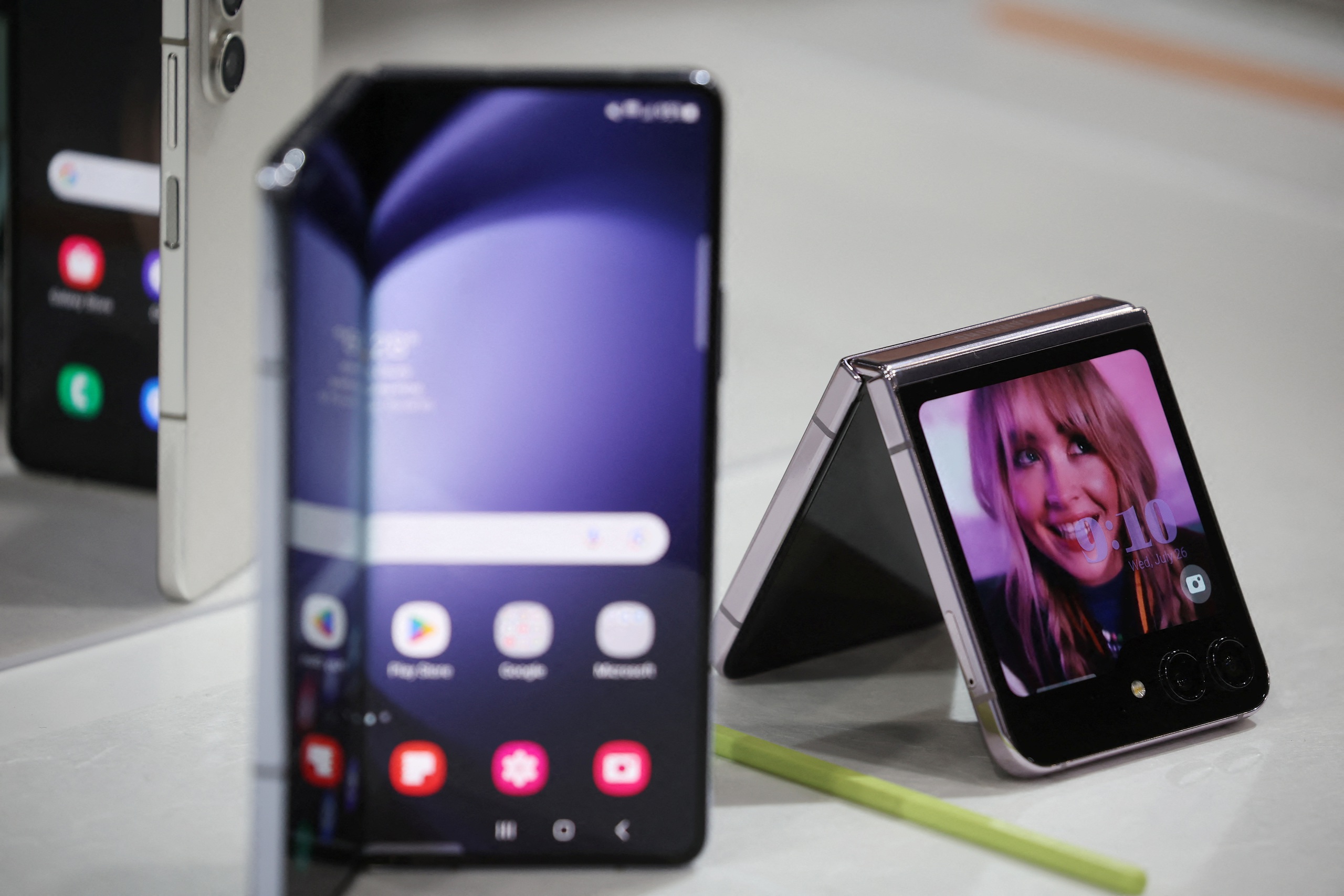 Ba công ty dừng nghiên cứu smartphone màn hình gập- Ảnh 1. Ba công ty dừng nghiên cứu smartphone màn hình gập- Ảnh 1.
