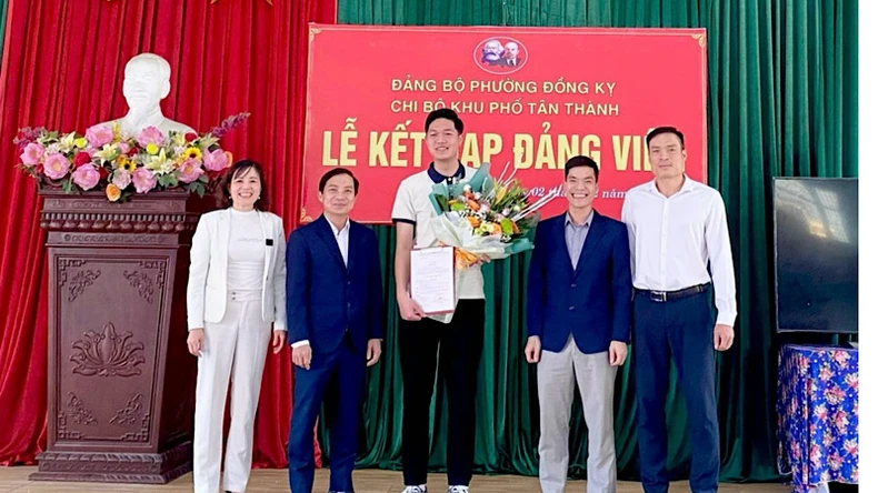 Bắc Ninh tạo nguồn, tăng cường ''sức trẻ'' trong Đảng ảnh 1