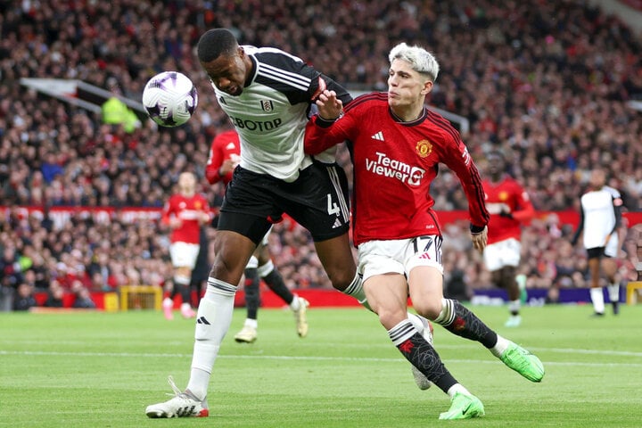 Man Utd thua Fulham ở vòng 26 Ngoại Hạng Anh.