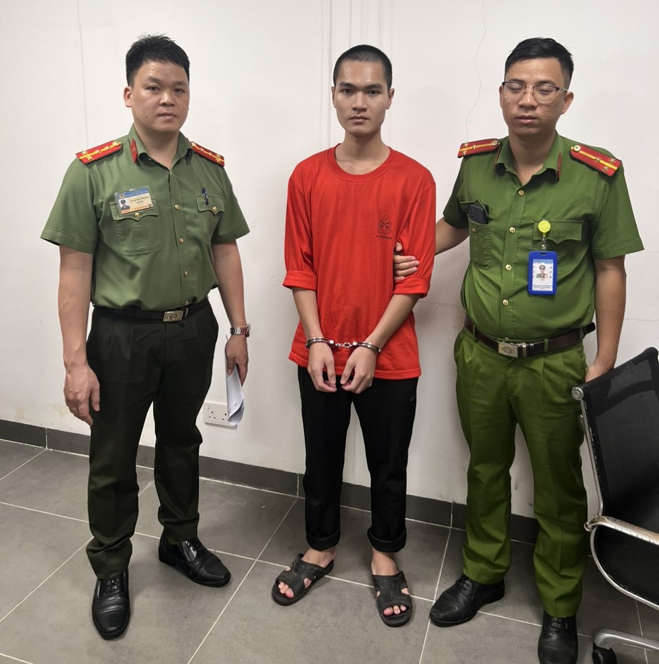 Bắt 2 bị can trốn truy nã đến TP.Đà Nẵng ăn tết- Ảnh 1. Bắt 2 bị can trốn truy nã đến TP.Đà Nẵng ăn tết- Ảnh 1.